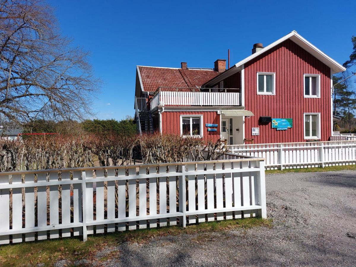 Flora Dekor Gaestgard, Lenagarden Guest House Alingsas Exterior photo